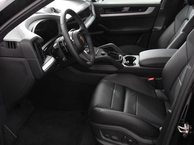 Porsche CAYENNE 3.0 E-Hybrid Luchtvering Leder Panoramadak Camera Navigatie Elektrische comfortstoelen DAB+ Led Adaptieve cruise control Climate control Lichtmetalen velgen Apple Carplay/ Android Auto