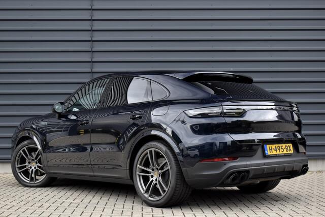 Porsche CAYENNE Coupé 3.0 E-Hybrid 462pk Sport Chrono | Pano | 360 Camera | 21'' Wielen | Luchtvering | Stuurverwarming | Stoel + Achterbankverwarming | LED Achterlichten donker |
