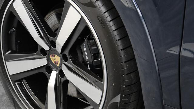 Porsche CAYENNE Coupé 3.0 E-Hybrid SportDesign | Burmester 3D | Head-up | Sportuitlaat | Bijrijdersdisplay | Trekhaak | Achterasbesturing | HD Matrix | Panoramadak