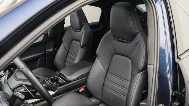 Porsche CAYENNE Coupé 3.0 E-Hybrid SportDesign | Burmester 3D | Head-up | Sportuitlaat | Bijrijdersdisplay | Trekhaak | Achterasbesturing | HD Matrix | Panoramadak