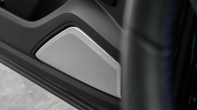 Porsche CAYENNE Coupé 3.0 E-Hybrid SportDesign | Burmester 3D | Head-up | Sportuitlaat | Bijrijdersdisplay | Trekhaak | Achterasbesturing | HD Matrix | Panoramadak