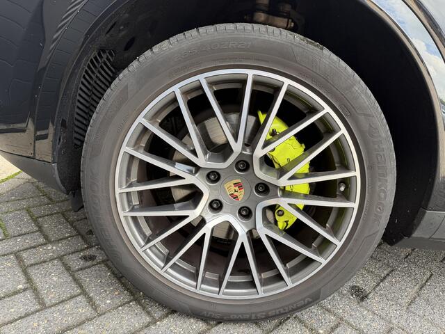 Porsche CAYENNE 3.0 E-Hybrid Sport Chrono | Panoramadak | Camera | Bose | Elektrische Trekhaak | Elektrische Achterklep |