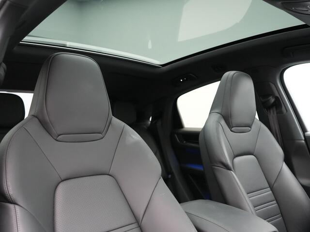 Porsche CAYENNE Coupé 3.0 E-Hybrid PHEV | MY 2024 Facelift | Trekhaak Af Fabriek | Panodak | Luchtvering | Sportuitlaat | PDLS+ | Sport Chrono | InnoDrive Adaptive Cruise | SportDesign | Head up | Soft Close | 22"L.M | 360 Camera | Plug In Hybrid |
