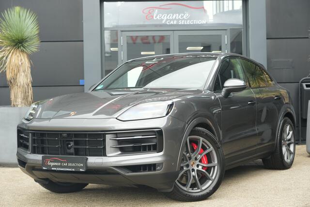 Porsche CAYENNE Coupé 3.0 S E-Hybrid | 520PK | Pano | SportChrono | HUD | 360° Camera Porsche Cayenne S E-Hybrid Coupé | 3.0 V6 Turbo Plug-in Hybrid | 520 PK | 750 Nm | 0-100 km/u 4,7 sec. | 263 km/u | 4WD | 8-traps Tiptronic S | 77-82 km elektrisch bereik