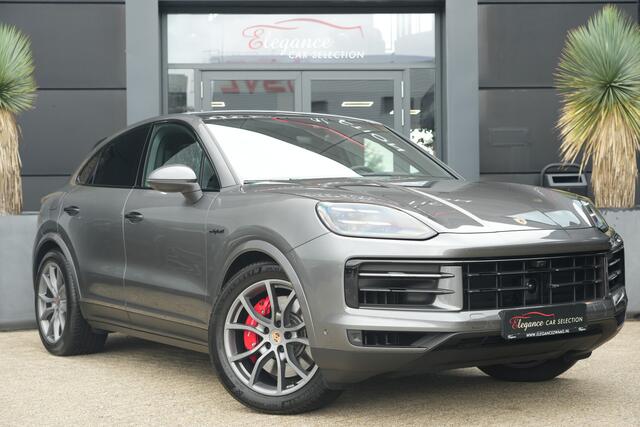 Porsche CAYENNE Coupé 3.0 S E-Hybrid | 520PK | Pano | SportChrono | HUD | 360° Camera Porsche Cayenne S E-Hybrid Coupé | 3.0 V6 Turbo Plug-in Hybrid | 520 PK | 750 Nm | 0-100 km/u 4,7 sec. | 263 km/u | 4WD | 8-traps Tiptronic S | 77-82 km elektrisch bereik