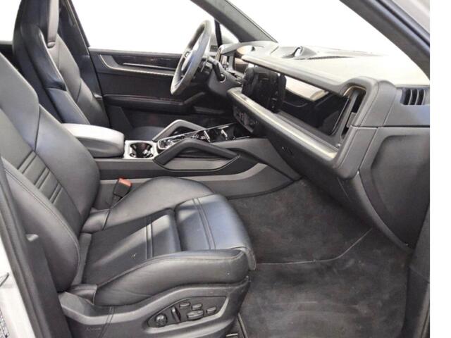 Porsche CAYENNE 3.0 S E-Hybrid (519pk) ** Panodak ** Sport Design ** InnoDrive ** Trekhaak ** HUD ** PDLS+ ** 4-wielsturing ** BOSE ** Surround View ** Alcantara Hemel