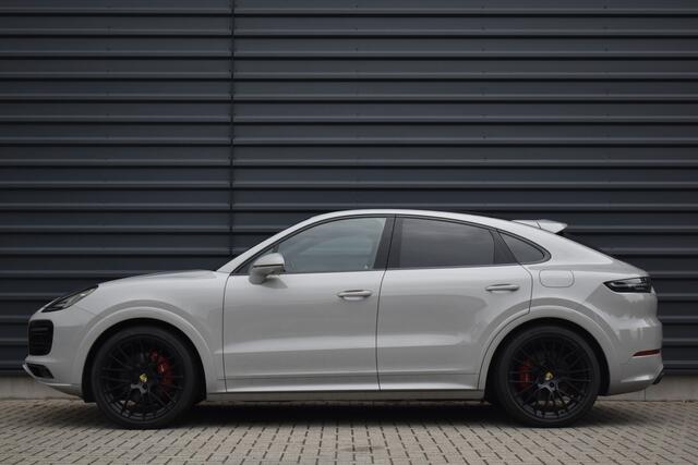 Porsche CAYENNE Coupé 3.0 E-Hybrid Platinum Edition SportDesign *Krijt* | Sportuitlaat | ACC | Trekhaak | Ventilatie | Achterasbesturing | Bose | Head-Up | 22'' Wielen |