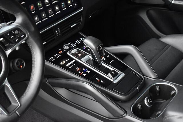 Porsche CAYENNE Coupé 3.0 E-Hybrid Platinum Edition SportDesign *Krijt* | Sportuitlaat | ACC | Trekhaak | Ventilatie | Achterasbesturing | Bose | Head-Up | 22'' Wielen |