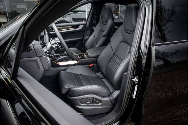 Porsche CAYENNE Coupé 3.0 E-Hybrid ** Sport Design ** Luchtvering ** 18-weg ** HUD ** BOSE ** Sportuitlaat ** Sport Chrono ** Matrix ** Achterasbesturing ** Panodak