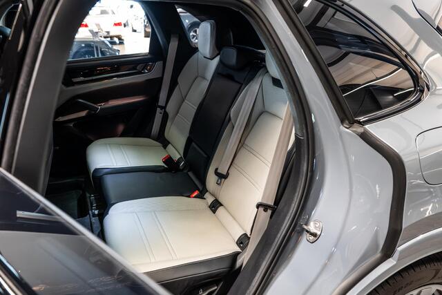 Porsche CAYENNE 3.0 E-Hybrid Black Edition Achterasbesturing | Stoelventilatie V+A | Passenger Display | Race-Tex