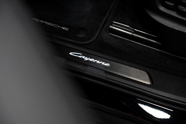 Porsche CAYENNE Coupé 3.0 E-Hybrid Black Edition *BOSE / Panorama / Sport-Chrono / HUD / Keyless / Soft-close*