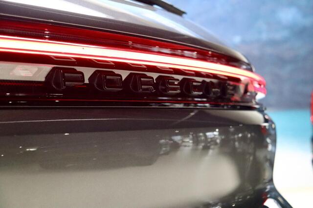 Porsche CAYENNE 3.0 E-Hybrid Sport Design PANO|ACC|18 Weg|NL