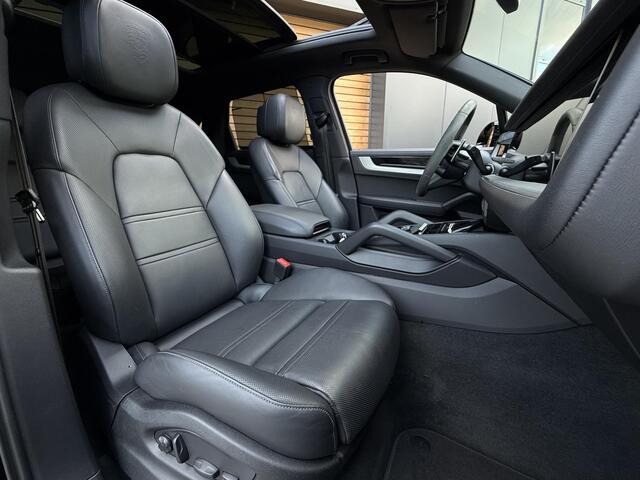 Porsche CAYENNE 3.0 E-Hybrid Black Edition MASSAGE|PASSENGER-DISPLAY|SPORTUITLAAT|TREKHAAK|PANO|BOSE