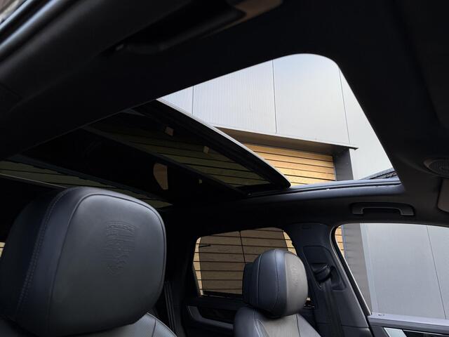 Porsche CAYENNE 3.0 E-Hybrid Black Edition MASSAGE|PASSENGER-DISPLAY|SPORTUITLAAT|TREKHAAK|PANO|BOSE