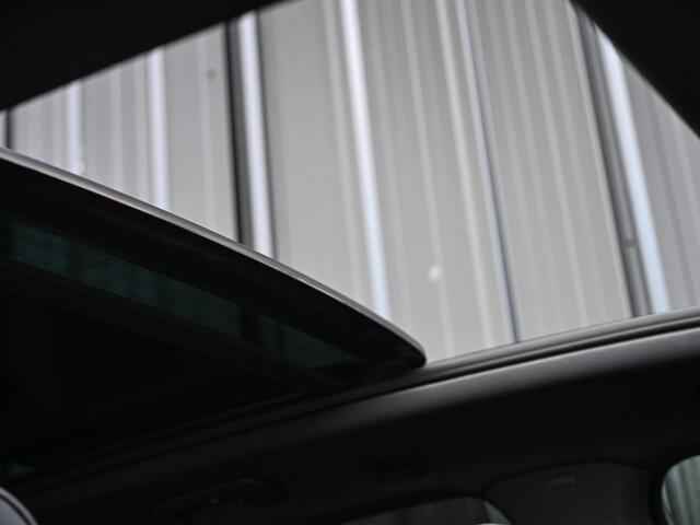 Porsche CAYENNE 3.0 | Panoramadak | Achterasbesturing | Dealeronderhouden | 360 Camera | Luchtvering | Adaptive Cruise | Stoelverwarming V+A | Memory seat | Trekhaak |