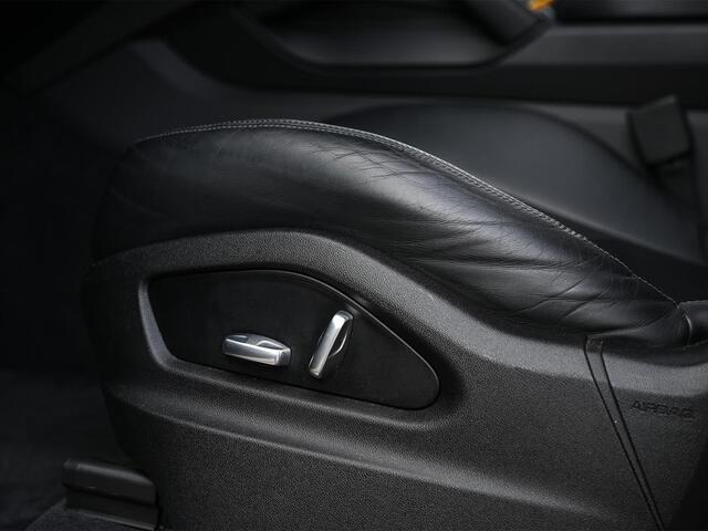 Porsche CAYENNE 3.0 | Panoramadak | Achterasbesturing | Dealeronderhouden | 360 Camera | Luchtvering | Adaptive Cruise | Stoelverwarming V+A | Memory seat | Trekhaak |