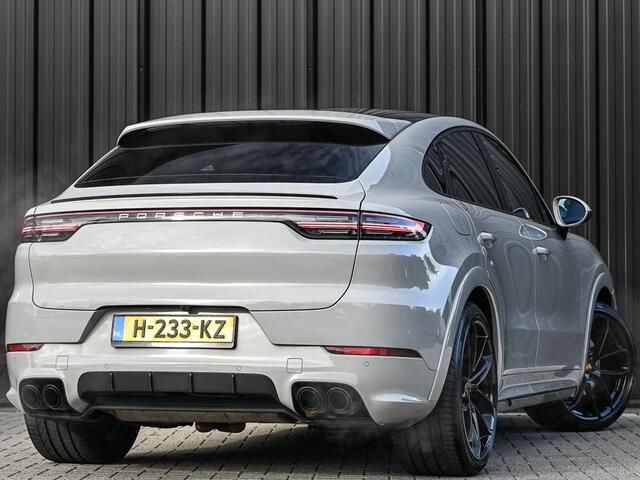 Porsche CAYENNE Coupé 3.0 E-Hybrid | Sport Design | NL-Auto | Carbon Dak | Alcantara Hemel | Carbon Interieur | Luchtvering | Camera | Stuur- Stoelverwarming | Memory Seat | Soft Close | HIFI | Trekhaak |