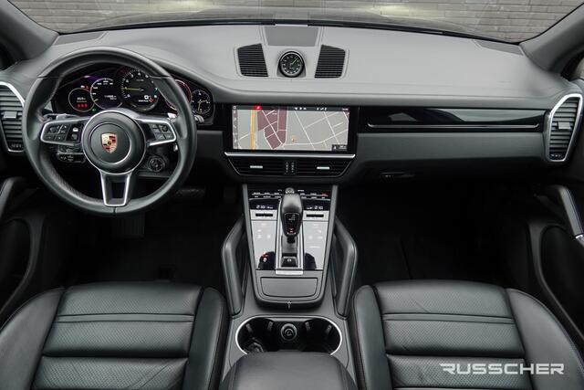 Porsche CAYENNE 3.0 E-Hybrid 462Pk | Tech Art | Sport-Design Pakket | Akrapovic | Luchtvering | Panoramadak | 360° Camera | 22''