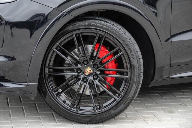 Porsche CAYENNE 3.0 E-Hybrid 462Pk | Tech Art | Sport-Design Pakket | Akrapovic | Luchtvering | Panoramadak | 360° Camera | 22''