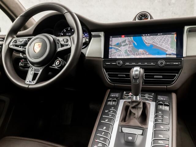 Porsche MACAN 2.9 Turbo SportDesign 441Pk (1e EIGENAAR, ORG. NL, PANORAMADAK, APPLE CARPLAY, SPORT CHRONO PAKKET, ALCANTARA HEMEL, SPORT UITLAAT, KERAMISCHE REMMEN, ALARM KLASSE 5, CAMERA, DEALER ONDERHOUDEN, NIEUWSTAAT)
