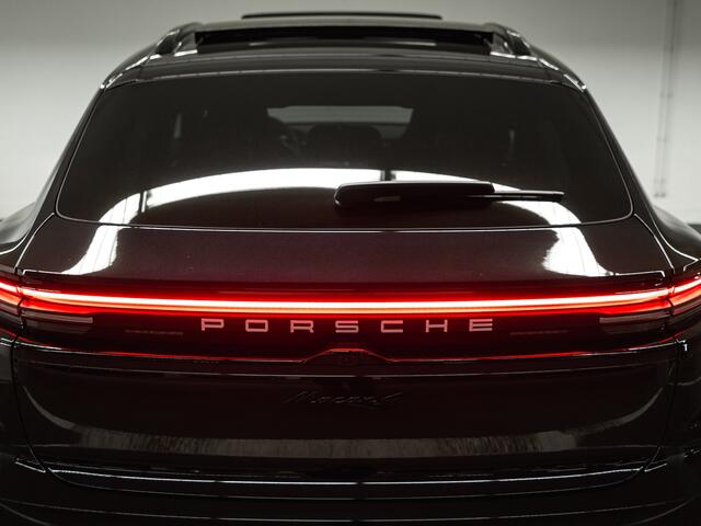 Porsche MACAN 4
