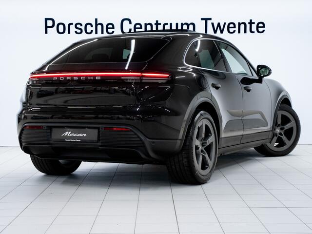 Porsche MACAN 4