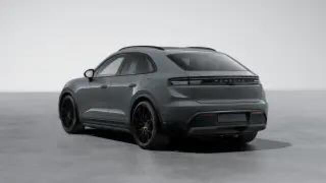 Porsche MACAN 4