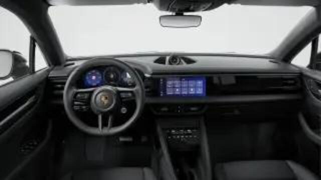 Porsche MACAN 4