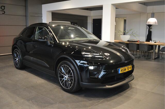 Porsche MACAN 4 100 kWh navi pano cruise camera sport chrono 20 inch !!