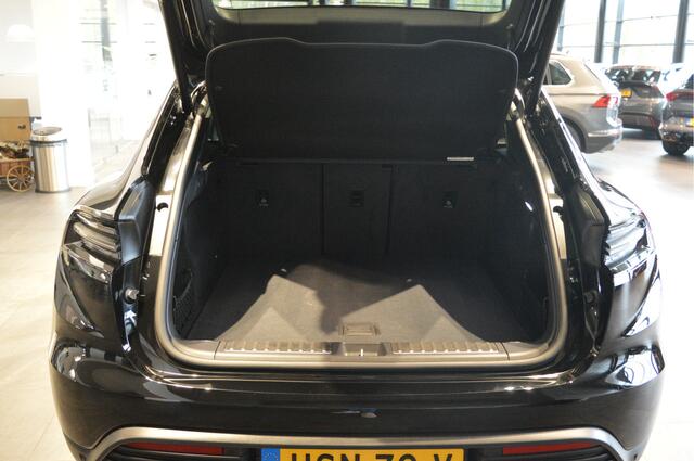 Porsche MACAN 4 100 kWh navi pano cruise camera sport chrono 20 inch !!