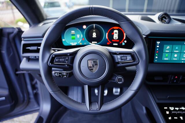 Porsche MACAN Turbo 100 kWh / Passenger Display / Panoramadak / 2 D.Km