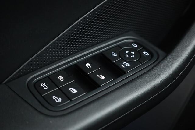 Porsche MACAN 4 100 kWh | Sport Chrono | Pano | Adapt. Cruise | Memory Seats | Camera | Apple CarPlay