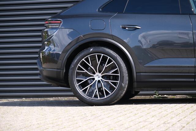 Porsche MACAN 4 100 kWh | Bose | Schuifkanteldak | 14 weg stoelverstelling | Trekhaak | Luchtvering