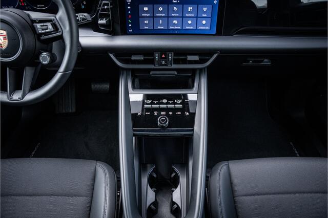 Porsche MACAN 100 kWh ** Panodak ** 22inch ** BOSE ** Rijbereik 588km (WLTP) NL-auto ** NAP!!