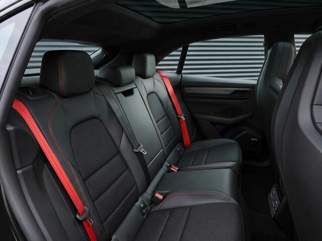 Porsche MACAN GTS 100 kWh 18 Voudige Sportstoelen / 22 inch / Sport Design / Trekhaak / Levering juni