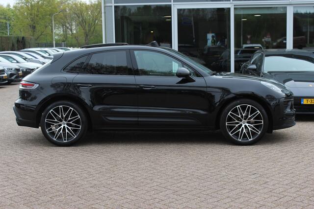 Porsche MACAN 2.0 / Panoramadak / Camera / Carbon intr. / Matrix LED / Leder / 21'' / Sportchrono / Bose / CarPlay / Stoelventilatie+Verwarming / Stuurverwarming / Dodehoek / DAB / ACC