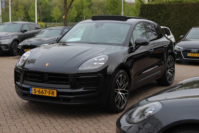 Porsche MACAN 2.0 / Panoramadak / Camera / Carbon intr. / Matrix LED / Leder / 21'' / Sportchrono / Bose / CarPlay / Stoelventilatie+Verwarming / Stuurverwarming / Dodehoek / DAB / ACC