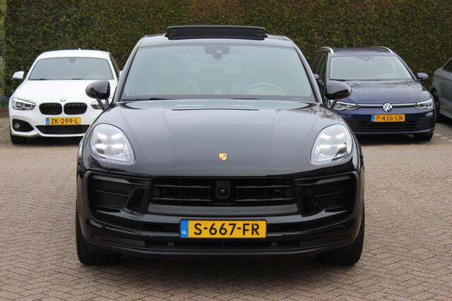 Porsche MACAN 2.0 / Panoramadak / Camera / Carbon intr. / Matrix LED / Leder / 21'' / Sportchrono / Bose / CarPlay / Stoelventilatie+Verwarming / Stuurverwarming / Dodehoek / DAB / ACC
