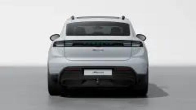 Porsche MACAN 4