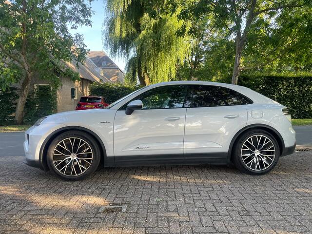 Porsche MACAN 4 100 kWh Panorama Luchtvering Matrix Passenger Display
