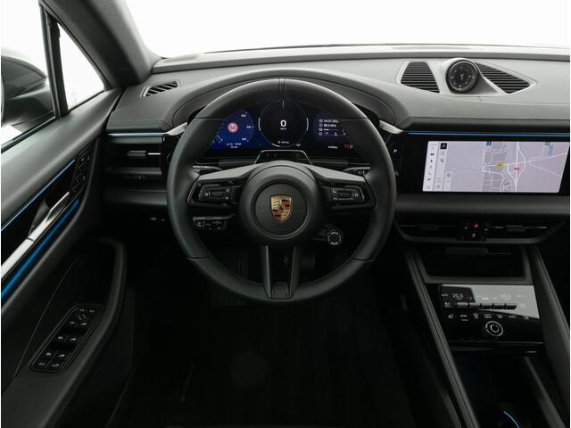Porsche MACAN 4
