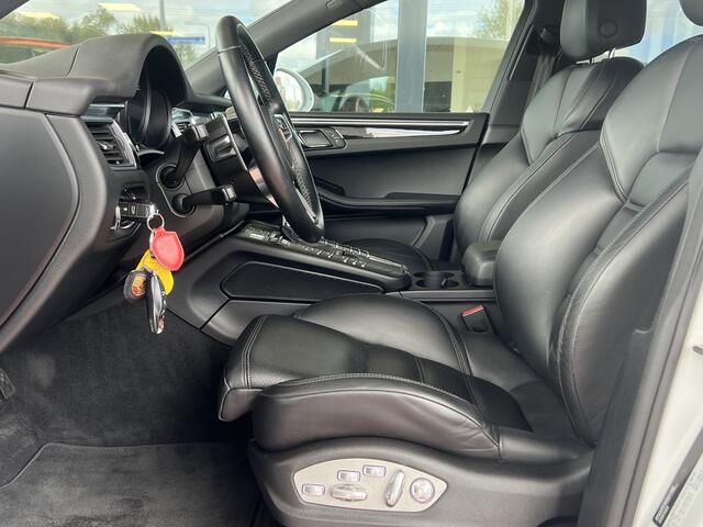 Porsche MACAN 2.0 Panoramadak Elek Sportstoelen Bose Audio Leder 21 Inch Black Turbo Velgen Navigatie Led Getint Glas NL Auto Wit metallic