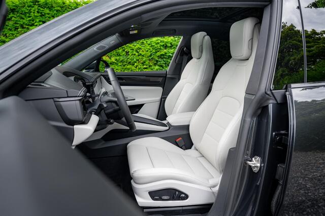 Porsche MACAN 4 100 kWh 408pk | Fabrieksgarantie | 1e. Eig.