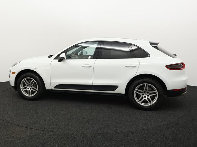 Porsche MACAN 2.0 Apple carplay/android auto, Achteruitrijcamera, Rondomzicht camera, Cruise control, Dakspoiler, Rijstrooksensor, Warmtewerend glas Dit combineert sportiviteit, comfort en pure klasse in één indrukwekkende SUV. Met zijn stijlvolle uitstraling en hoogwaardige afwerking biedt deze Porsche een premium rijervaring.