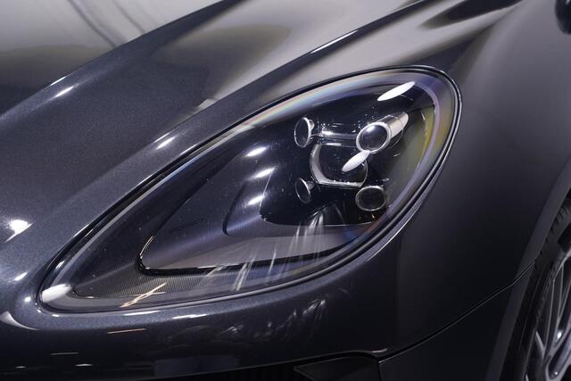 Porsche MACAN 3.0 S S 3.0 354PK ACC standkachel sportstoelen electrisch bedienbaar met memo camera Apple-carplay luchtvering trekhaak electrisch wegklapbaar sportuitlaat 21"-LMV DAB LED stoel verwarming/ventilatie schakelflippers aan het stuur