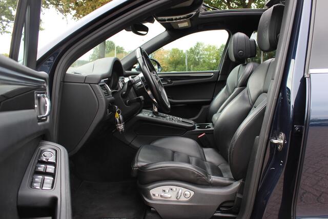 Porsche MACAN 3.0 D S / Panoramadak / Adaptieve Stoelen / Parkeerhulp V+A / 19'' / Navigatie / Stoelverwarming / Cruise Control