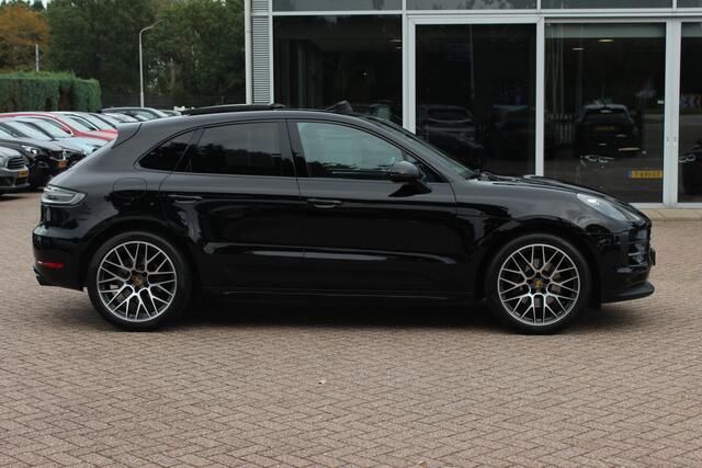 Porsche MACAN 2.0 / Trekhaak / Panoramadak / Camera / Adaptieve Stoelen / Luchtvering / 21'' / Bose / Sportchrono / CarPlay / Dodehoek / DAB / ACC
