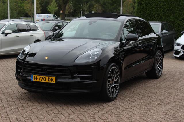 Porsche MACAN 2.0 / Trekhaak / Panoramadak / Camera / Adaptieve Stoelen / Luchtvering / 21'' / Bose / Sportchrono / CarPlay / Dodehoek / DAB / ACC
