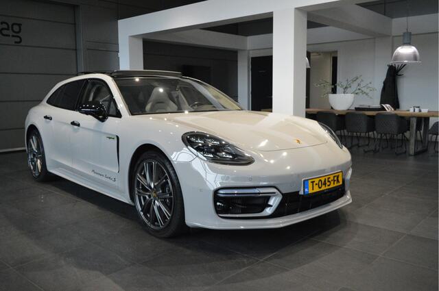 Porsche PANAMERA Sport Turismo 4.0 Turbo S E-Hybrid pano Burmester Softclose !!