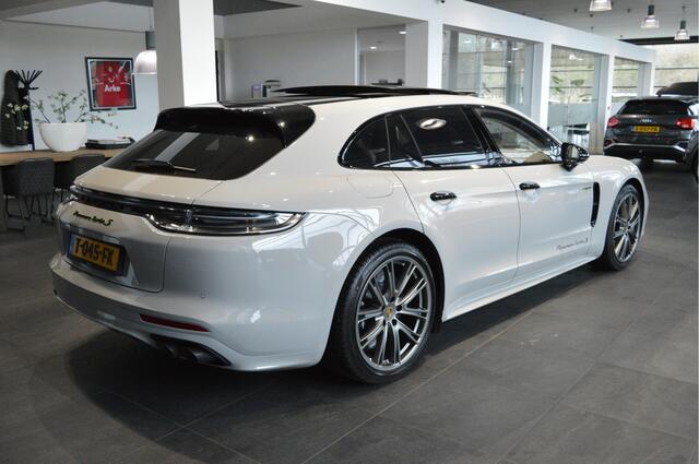 Porsche PANAMERA Sport Turismo 4.0 Turbo S E-Hybrid pano Burmester Softclose !!